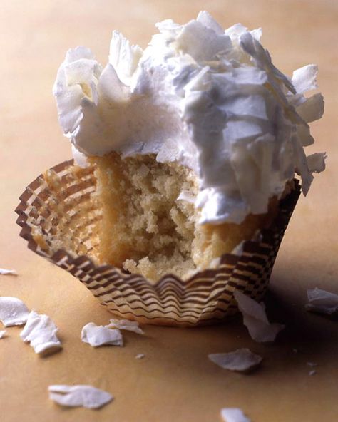 Coconut Cupcakes with Seven-Minute Frosting and Coconut Flakes Coconut Flakes Recipe, Coconut Cupcake Recipes, Seven Minute Frosting, Flake Recipes, Fancy Cupcakes, Coconut Cupcakes, Gateaux Cake, A Piece Of Cake, Coconut Recipes