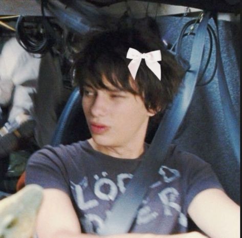 Repost cuz he's pretty ❤️ Hot Emo Guy, Rodrick Heffley, Devon Bostick, Diary Of A Wimpy, Diary Of A Wimpy Kid, Emo Men, Wimpy Kid, Ideal Boyfriend, Emo Guys