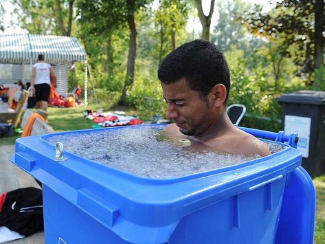 Ice bath Home Ice Bath, Water Bath Cooking, Bath Benefits, Beyond Diet, Ice Bath, Ice Baths, Summer Cooking, Diet And Exercise, Heat Therapy