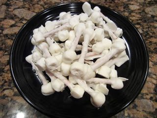 Teaching with TLC: Making Yummy Funny Bones Treats For Classroom, Fun Halloween Treats, Homeschool Lesson Plans, Homeschooling Tips, Skeletal System, Funny Bones, Melting White Chocolate, October Halloween, Bones And Muscles