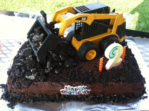 Skid steer birthday cake for dump truck party Tonka Truck Cake, Dump Truck Birthday Cake, Excavator Cake, Dump Truck Cakes, Digger Cake, Construction Birthday Cake, Dump Truck Birthday Party, Truck Birthday Cakes, Dump Truck Birthday