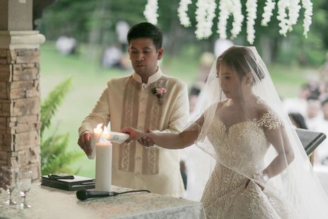 What to Expect at a Filipino Wedding Filipino Wedding Traditions, Filipiniana Wedding Theme, Filipino Wedding, Wedding Bible, Austin Wedding Venues, Wedding Ceremony Traditions, Unity Ceremony, Wedding Traditions, Money Dance