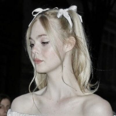 Penteado Cabelo Curto, Elle Fanning, روتين العناية بالبشرة, Miss Dior, Aesthetic Hair, Pretty Hairstyles, Marilyn Monroe, Lana Del Rey, Hair Goals