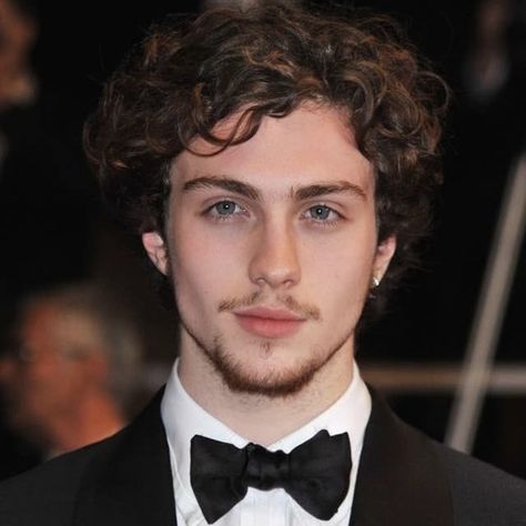 Aaron Johnson, Aaron Taylor, Aaron Taylor Johnson, Hot Actors, Attractive People, Future Boyfriend, Pretty Men, Celebrity Crush, Bow Tie