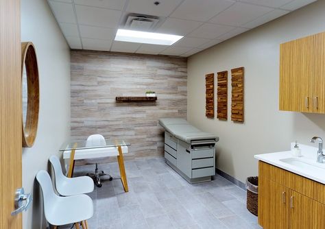 Rent exam room medical office sharing in Scottsdale Arizona Exam Room Decor, Medical Office Furniture, Medical Clinic Design, Doctor Office Design, Office System, Business Office Decor, Consulting Room, Medical Furniture, Rustic Home Offices