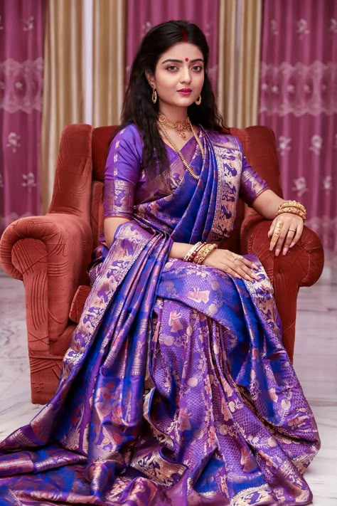 Reception Saree Look, Bengali Bride Reception Look, Saree Styling, Bengali Saree, Reception Saree, Indian Bride Makeup, Bengali Bridal Makeup, Indian Bridal Photos, Banarsi Saree