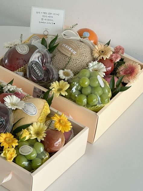 Parcel Buah Seserahan, Fruit Gift Basket Ideas, Fruit Parcel, Diy Hantaran, Fruit Gift Ideas, Hantaran Lamaran, Fruit Bouquet Ideas, Fruit Hampers, Wedding Gift Hampers