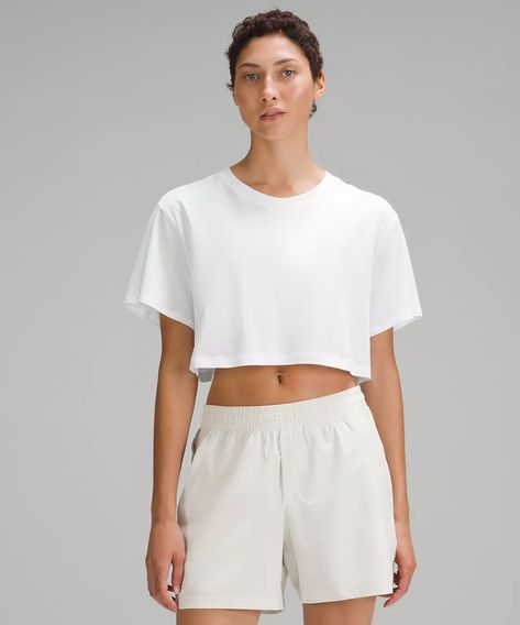 Boxy crop tops - xl Boxy Crop Top, Genderless Fashion, Cropped Tee Shirt, Short Sleeve Shirt Women, Short Sleeve Shirts, Cropped T Shirt, Cropped Tee, Short Sleeve Cropped Top, Korea Fashion