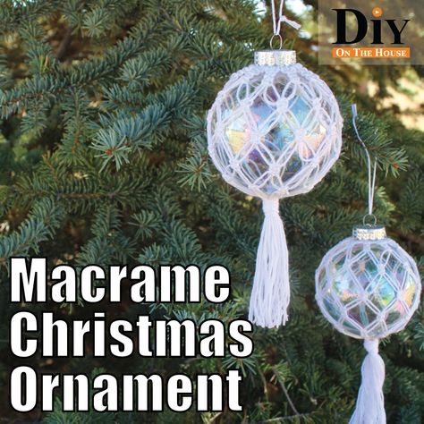 Easy Macrame Christmas, Macrame Christmas Decorations, Christmas Ornament Ideas, Christmas Macrame, Diy Christmas Ball, Tutorial Macramé, Easy Macrame, Clear Glass Ornaments, Macrame Plant Hanger Tutorial