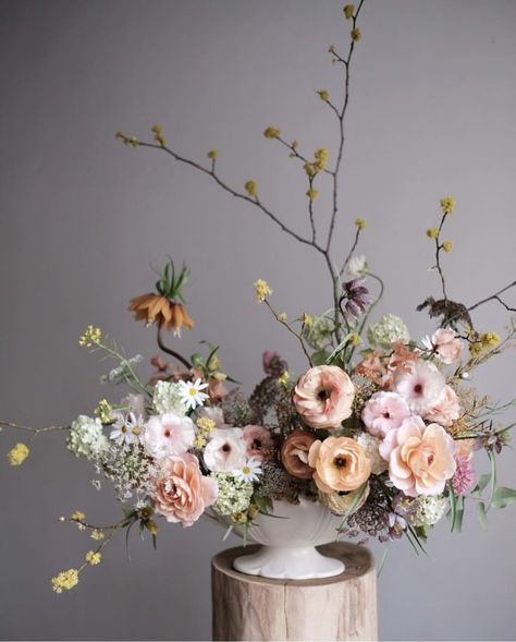 Unique Floral Arrangements, Spring Decoration, Modern Flower Arrangements, Pink Wedding Flowers, Flower Arrangements Diy, Cat Air, Beautiful Flower Arrangements, Deco Floral, Flowers Pink