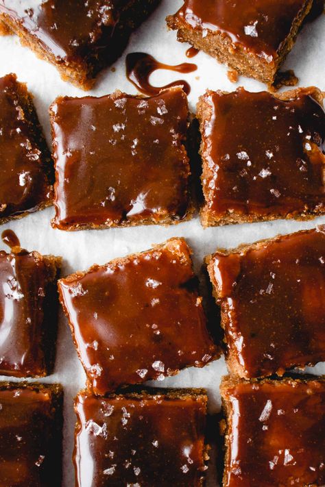 These AIP and paleo Salted Caramel Blondies are thick, chewy and delicious. They're topped with a decadent caramel sauce and a sprinkle of flaky salt. Grain Free Dessert Recipes, Caramel Blondies, Caramel Blondie, Raspberry Bread, Aip Desserts, Grain Free Desserts, Salted Caramel Brownies, Caramel Brownies, Aip Paleo