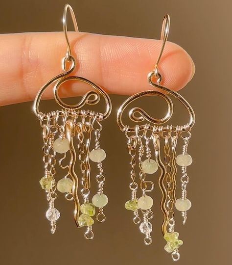 it’s the season of change!! i really want to try something new for the rest of the year, i want to make more intricate earrings and pendants which will all be limited pieces, like this jellyfish! hope you love these pieces x These super cute earrings are for ₹799! Prehnite and Peridot Crystals I’m so excited about the next few drops, can’t wait to post them🤍 #wirejewelleryindia #namenecklaceindia #mysteryboxindia #wireearrings #wireearringsindia #wireworkjewelry #smallbusiness #smallbusine... Mushroom Wire Earrings, Mushroom Wire Art, Wire Mushroom Earrings, Metal Wire Earrings, Wired Wrapped Jewelry Diy, Earrings Making Ideas, Bead Earring Ideas, Homemade Earrings Ideas, Diy Earrings Beads