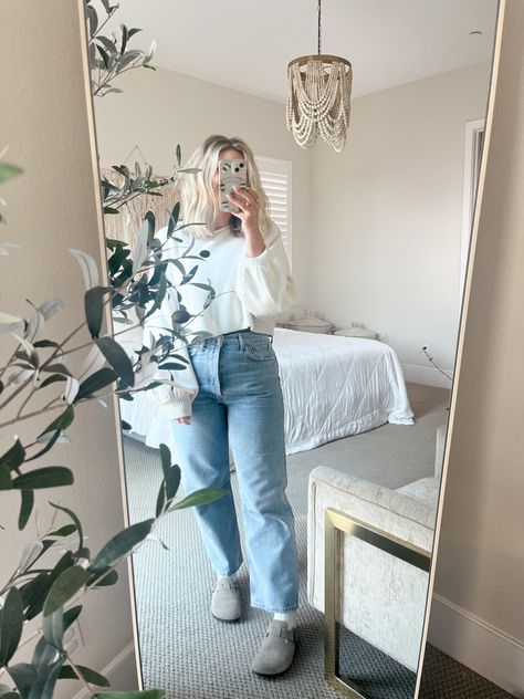 Bob Blonde, Oversized Cropped Sweater, Birkenstock Clogs, Birkenstock Clog, Blonde Lob, Boston Clogs, Fall Ootd, Cozy Fall Outfits, Ootd Fall