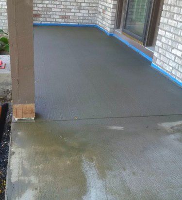 Repair Concrete Porch, Diy Concrete Resurfacing, Resurface Concrete Porch, Concrete Resurfacing Patio, Concrete Resurfacing Front Porch, Cover Cracked Concrete Patio, Concrete Cover Up Ideas, Resurface Concrete Driveway, Resurfacing Concrete Patio