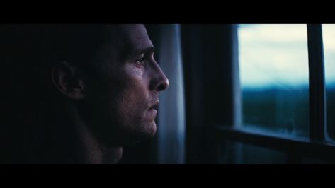 This is the frame I want to base my cinematography from. The entire soft look, practically natural light. The cool tones from the morning sunrise and the silhouettes of the room emulate deep emotion. The shallow depth of field, anamorphic look, and cinematic bars gives the right amount of texture and composition to the image that I want. Interstellar 2014, Nolan Film, Cinematography Lighting, Dust Bowl, Light Film, Movie Shots, Family Painting, Film Grab, Science Fiction Film