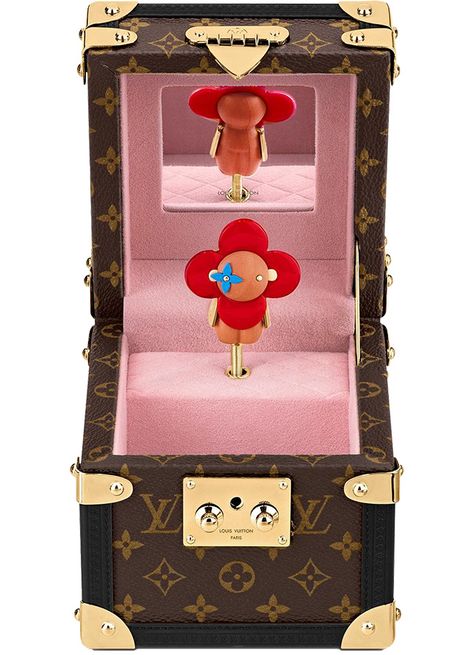 Louis Vuitton Vivienne Music Box Dancing To Music, Louis Vuitton Vivienne, Luxury Box Design, Trajes Kylie Jenner, Fabric Doll House, Paper Box Template, Toddler Essentials, Queen Shop, Louis Vuitton Collection