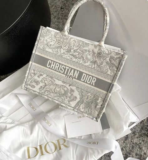 Gift Ideas Minimalist, Christian Dior Tote Bag, Miss Dior Bag, Christian Dior Tote, Designer Inspired Handbags, Christian Dior Bag, Inspired Handbags, Gray Handbags, Dior Book Tote