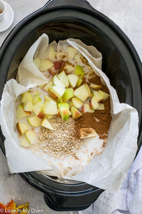 Prepare breakfast before you go to bed so you can wake up to the warmth of this crockpot apple cinnamon oatmeal! It's an overnight steel cut oatmeal recipe that makes your morning easier! // slow cooker apple cinnamon oatmeal // healthy slow cooker oatmeal // overnight apple cinnamon oats Slow Cooker Oatmeal Overnight, Steel Cut Oatmeal Crockpot, Overnight Steel Cut Oatmeal, Crockpot Oatmeal Overnight, Steel Cut Oatmeal Recipes, Overnight Oatmeal Healthy, Prepare Breakfast, Crockpot Oatmeal, Slow Cooker Oatmeal