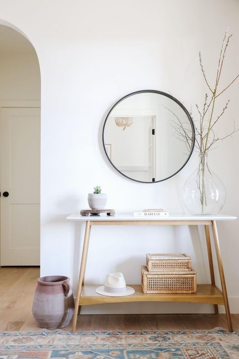 7 Home Decor Mistakes Making Your Space Look Dated Entry Table Decor Modern, Earthy Interior Design, Classic Entryway, Earthy Interior, Australian Home Decor, Mirror Entryway, Collected Interiors, Entry Table Decor, Entryway Inspiration