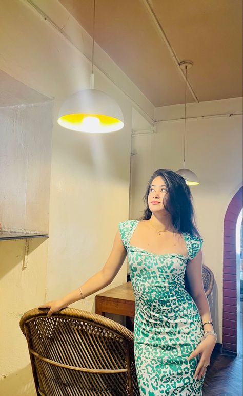 Bodycone dress Poses On Bodycon Dress, Poses In Bodycon Dress, Bodycon Dress Poses Instagram, Bodycon Dress Poses, Dress Poses, Simple Saree Designs, Body Con Dress Outfit, Stylish Photo, Short Bodycon Dress