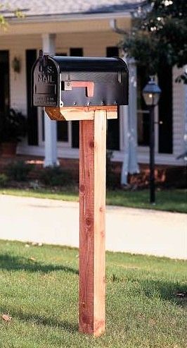 Learn how to install a mailbox post without concrete or digging a hole but still… Diy Letter Boxes, Cedar Mailbox, Cedar Mailbox Post, Cedar Wood Projects, Mailbox Landscaping, Diy Mailbox, Mulch Landscaping, Architectural Mailboxes, Wood Crafting Tools