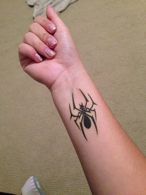 Awesome spider tattoo Wrist Spider Tattoo, Tattoos Spider, Wallpapers Jesus, Alex Tattoo, Spider Tattoos, Spiderman Tattoo, Tattoo Design For Hand, Tattoo Symbols, Pen Tattoo