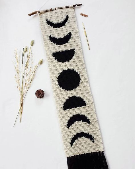 Love & Stitch | Amanda no Instagram: “This gorgeous Moon Phase Wall Hanging is now available for purchase is my Etsy Shop! (Link in bio) . . Thank you so much to everyone for…” Moon Phase Crochet, Wall Hanging Crochet, Moon Phase Wall Hanging, Moon Wall Hanging, Bobble Crochet, Hanging Crochet, Crochet Wall Art, Crochet Wall Hanging, Astronomy Lover