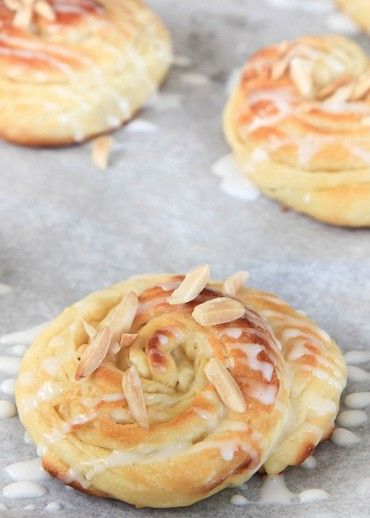 Heavenly Butterhorns | Rich in butter, these tender and flaky pastries are a delicious treat! Butterhorns Recipe, Butter Horns, Red Star Yeast, Funnel Cakes, Whoopie Pie, Sweet Buns, Sour Dough, Coffee Cakes, Sweet Rolls