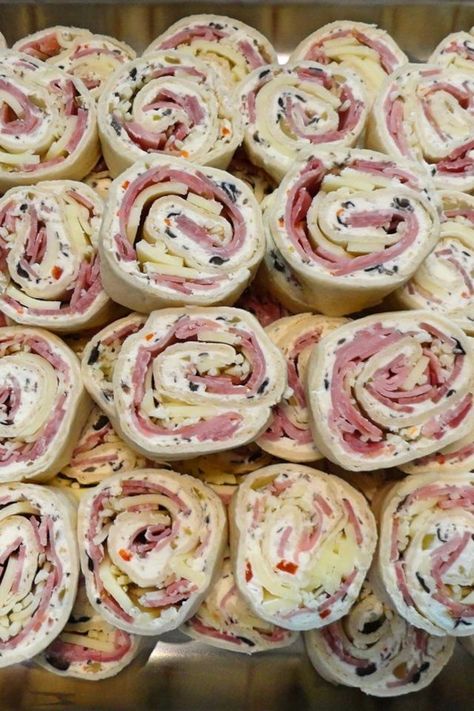 Muffuletta Pinwheels | "These were very tasty. I will definitely make these again." #potluckrecipes #partyappetizers #cookoutrecipes #picnicfood #picnicideas Tortilla Rolls, Mardi Gras Food, Southern Christmas, Pinwheel Recipes, Mardi Gras Party, Jambalaya, Christmas Appetizers, Provolone, Appetizer Dips