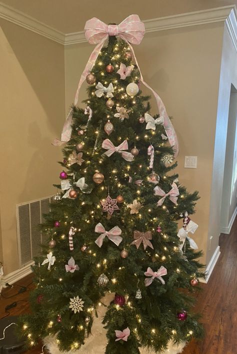 White And Pink Tree Christmas, Pink Pencil Christmas Tree, Pink Coquette Christmas Tree, Christmas Tree Coquette, White And Pink Christmas Tree Ideas, Baby Pink Christmas Tree, Pink Aesthetic Christmas Tree, Pink Christmas Bows, Pink Bow Christmas Tree