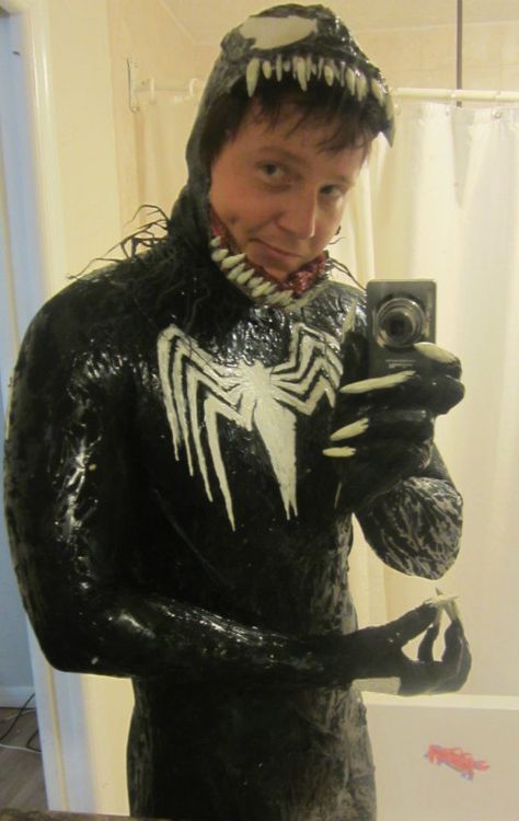 Me in my venom costume by symbiote-x.deviantart.com on @DeviantArt Lady Venom, Venom Costume, Spiderman Black Cat, Latex Cosplay, Man Spider, Spiderman Costume, Bodysuit Costume, Spiderman Cosplay, Marvel Cosplay