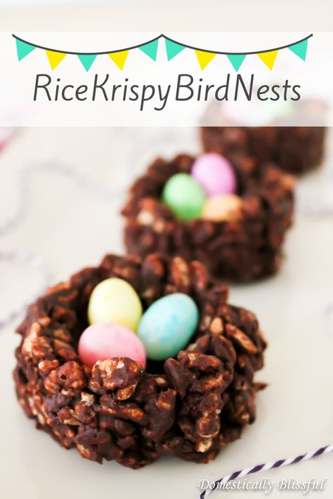 Rice Krispy Bird Nests Bird Dessert, Easter Rice Crispy Treats, Rice Krispie Nests, Birds Nests Recipe, Edible Bird's Nest, Chocolate Rice Crispy Treats, Chocolate Rice Crispy, Holiday Deserts, Fun Easter Treats