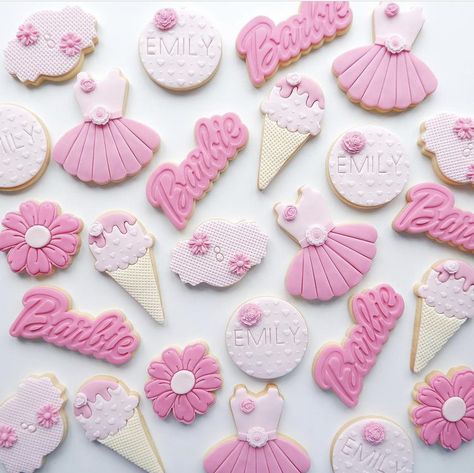 Barbie Biscuits, Barbie Sugar Cookies, Galletas Aesthetic, Barbie Treats, Barbie Cookies, Barbie Bday, Pastry Design, Cookies Decoradas, Chocolate Covered Fruit