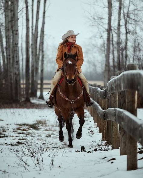 Trent Schlamp Photography | Get yourself some friends that text you on a random monday and say “hey wanna have some fun?” I don’t know what made them think that I... | Instagram Western Pictures Ideas With Horses, Country Photoshoot Ideas, Jenna Paulette, Red Dead Online Outfits, Photos With Horses, Horse Photography Ideas, Western Couple Photoshoot, Girl With Horse, Ranch Animals