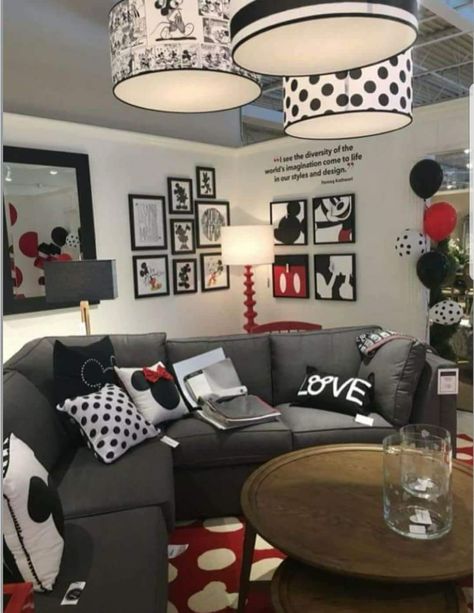 Disney Kids Rooms, Disney House Ideas, Mickey Mouse Room, Mickey Mouse Bedroom, Disney Themed Rooms, Casa Disney, Mickey Mouse House, Deco Disney, Disney Bedrooms