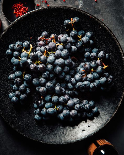 Overhead of concord grapes about to be roasted. #foodphotography #moodyphoto #stillife Balsamic Ice Cream, Concord Grape Recipes, Vegan Pumpkin Ice Cream, Balsamic Carrots, Concord Grape Jelly, Grape Ice Cream, Concord Grapes, Pint Of Ice Cream, Grape Recipes