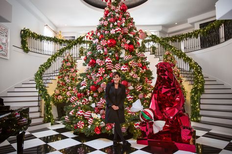 See Kris Jenner's Home Decked Out for Christmas Photos | Architectural Digest Kris Jenner House, Kardashian Christmas, Jenner House, Fun Christmas Decorations, Decoration Photo, Cool Christmas Trees, Kris Jenner, Four Seasons Hotel, Noel Christmas