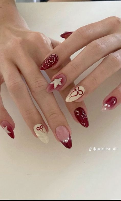 There's a new beauty trend taking over Instagram and it's absolutely stunning. Say hello to "quartz nails". Cute Intricate Nails, Red Cute Nails, Emo Nail Designs, Red Aesthetic Nails, Red And Silver Nail Designs, Red Nails Cute, Nail Art Designs Red, Red Nail Inspiration, Nails Acrylic Red