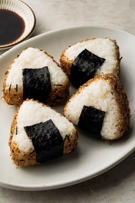 Salmon Onigiri Salmon Onigiri Recipe, Salmon Onigiri, Onigiri Filling, Japanese Rice Balls, Seasoned Salmon, Onigiri Recipe, Lunch On The Go, Salmon Soy Sauce, Salmon Seasoning