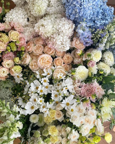 Muted & soft pastels for Whitney ✨🪞🤍🍃☁️📜🧺🧚⛲️ @whitneyamanda_ Pastel Wedding Flowers, Flowers For Mom, Colorful Wedding Flowers, Rainbow Wedding, Nothing But Flowers, Flower Therapy, Winter Wallpaper, Pastel Wedding, Flower Beauty