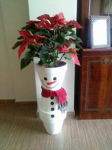 نباتات منزلية, Terra Cotta Pot Crafts, Christmas Pots, Snowman Christmas Decorations, Flower Pot Crafts, Easy Christmas Decorations, Etsy Christmas, Snowman Decorations, Holiday Crafts Christmas