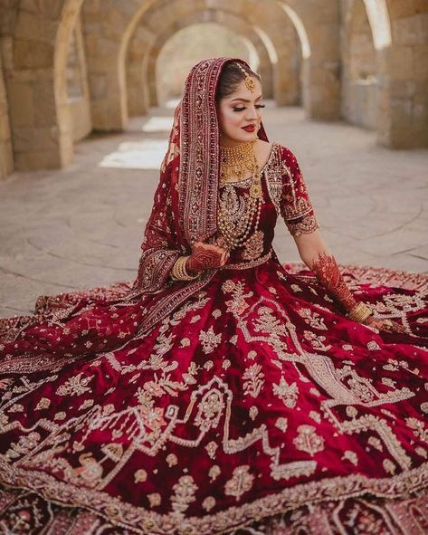 Barat Lehnga, Embroidery Lengha, Dark Embroidery, Princess Evening Dress, Bridal Lengha, Red Bridal Dress, Shadi Dresses, Trending Wedding, Latest Bridal Lehenga