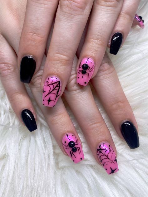 Medium Short Nails Ideas, Pink And Blue Halloween Nails, Spiderweb Toenails, Pink Halloween Short Nails, Halloween Chrome Nails Designs, Halloween Nail Designs Coffin Shape, October Acrylics, Pink And Black Spooky Nails, Pink Spooky Nails Short