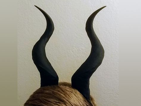 Roughly based on antelope horns.Print the horns with supports just on the bottom. I recommend printing with no infill to make them nice and lightweight.This design will snap right into this excellent headband design: Zheng's Halloween HeadbandPokemon Fans: Check out my Real Working Fully Functional 3D Printed PokeDex Kudu Horns, Antelope Horns, Headband Design, Halloween Headband, 3d Printed, 3d Printing, Halloween, Design