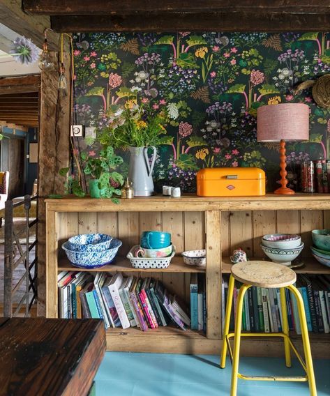 Vintage Maximalist Decor, English Farmhouse, Living Colors, Colorful Interior, Modern Farmhouse Living, Bedroom Images, Decor 2024, Modern Farmhouse Living Room, Deco Boheme