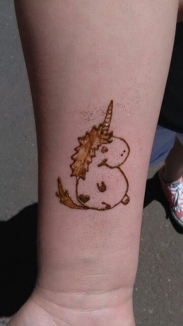 I got unicorn henna !!!!!!:) Boys Henna, Funny Henna, Unicorn Henna, Boy Henna, Henna For Boys, Henna Booth, Mehandi Designs For Kids, Henna Animals, Disney Henna