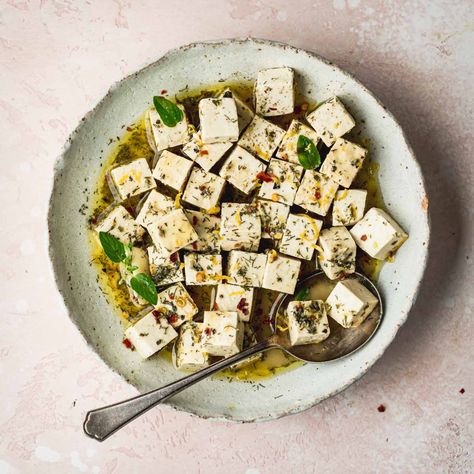 Marinated Tofu Feta Uni Meals, Salad Meals, Tofu Feta, Gf Meals, Feta Recipe, Tofu Marinade, Homemade Tofu, Dill Recipes, Feta Recipes