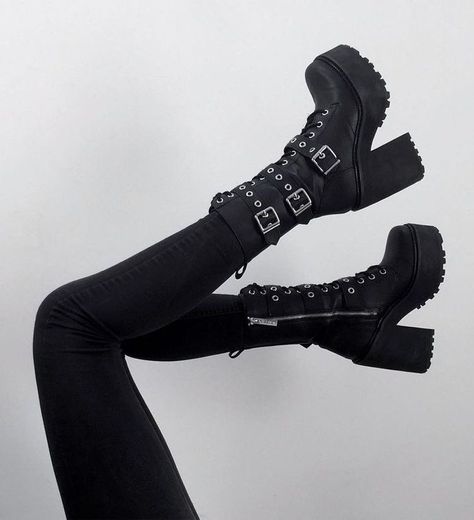 Platform Boots Goth, Boots Goth, Grunge Shoes, Gothic Mode, Fashion Goth, Goth Shoes, Goth Boots, Goth Outfit, Gothic Shoes