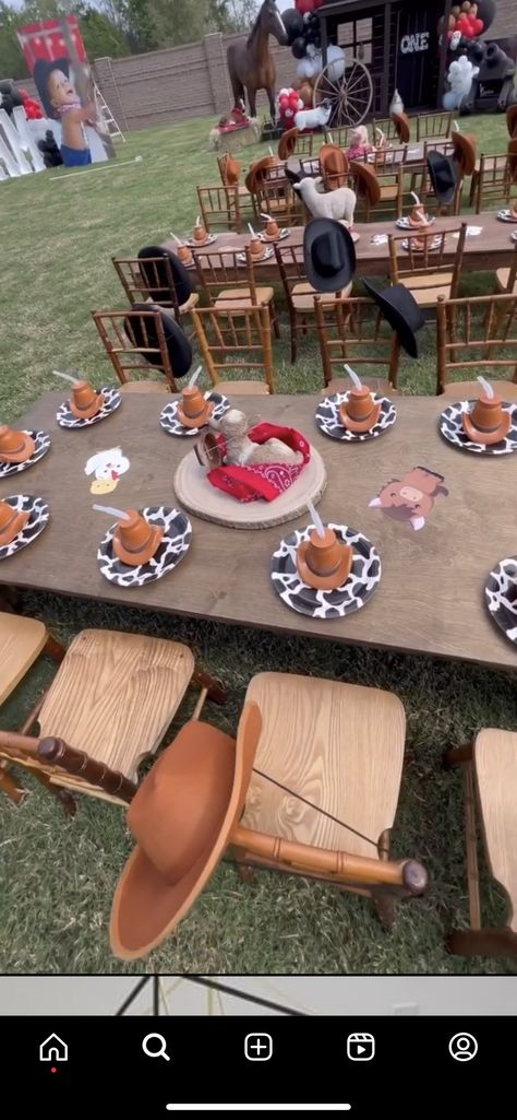 Rodeo Table Setting, 1st Western Birthday Party, Outdoor Rodeo Party, Bullrider Birthday Party, Food For Rodeo Party, 1 St Rodeo Birthday, First Rodeo Birthday Party Decorations, Vaquero 1st Birthday Party, 2nd Birthday Western Theme