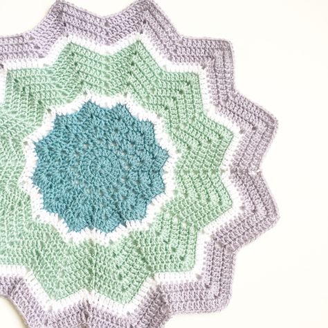 Upload your finished projects, keep track of current projects and seek support from other community members from around the world! Star Blanket Crochet, Crochet Starburst, Xmas Candles, Crochet For Beginners Blanket, Star Blanket, Baby Blanket Crochet Pattern, Crochet Blankets, Blanket Crochet, Keep Track